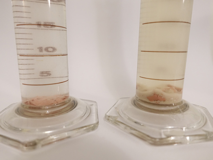 二代小分子褐藻醣膠（圖左）以海洋大學技轉的「高水溶性」為技術升級核心，可剔除一代，舊有技術下的多餘沉澱物（圖右）。