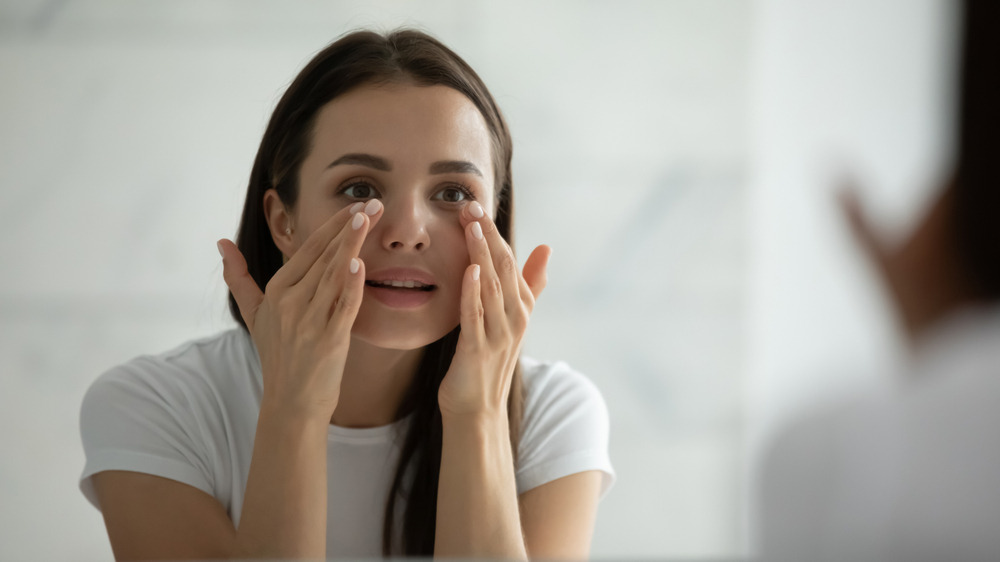 了解眼霜用法才能正確保養眼部肌膚