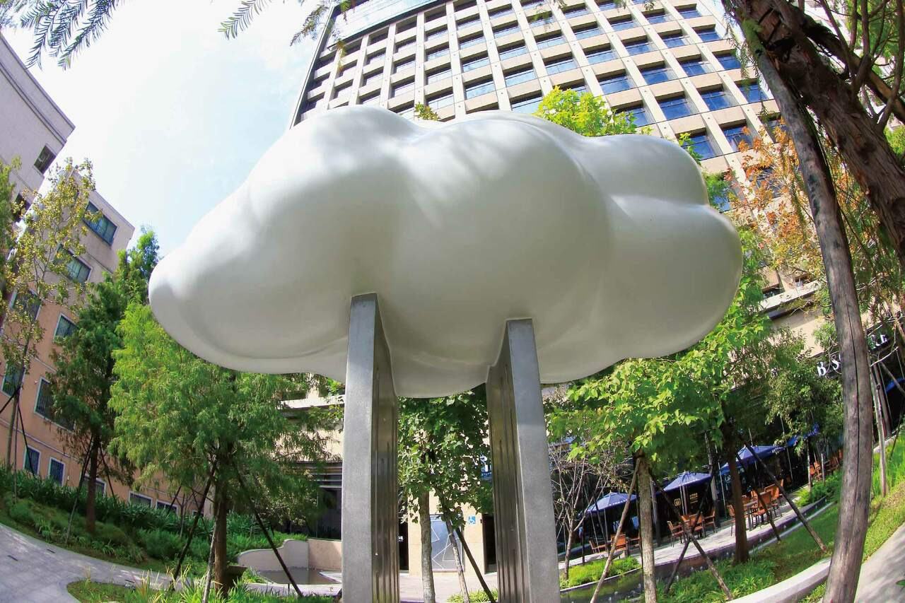 戶外公共裝置藝術「與雲對話」